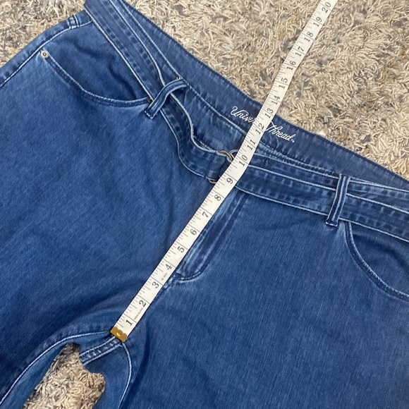 Universal thread, wide leg, crop soft denim medium wash, jeans, size 22 w/ belt - Picture 5 of 11
